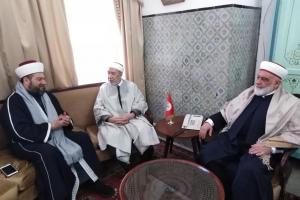 Le mufti s'est réuni avec le Dr Salim Alwan Al-Husseini, Secrétaire général du Conseil suprême de Dar Al-Fatwa en Australie, accompagné de M. Asaad Tamim, vice-préلقاء جمع المفتي بالدكتور سليم علوان الحسيني الأمين العام للمجلس الأعلى لدار الفتوى بأستراليا مرفوقا بالسيّد أسعد تميم نائب رئيس الجامعة الإسلامية في كييف بأكرانيا .sident de l'Université islamique de Kiev, Ukraine.